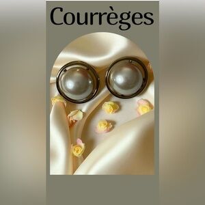 Vintage Courrèges Classic Gold plated Large Pearl Cabochon earrings, signed 💛💛